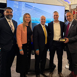 L'équipe d'Invest Ontario lors de l'annonce de Microsoft