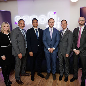 Photo de l'équipe d'Invest Ontario lors de l'annonce de Sanofi